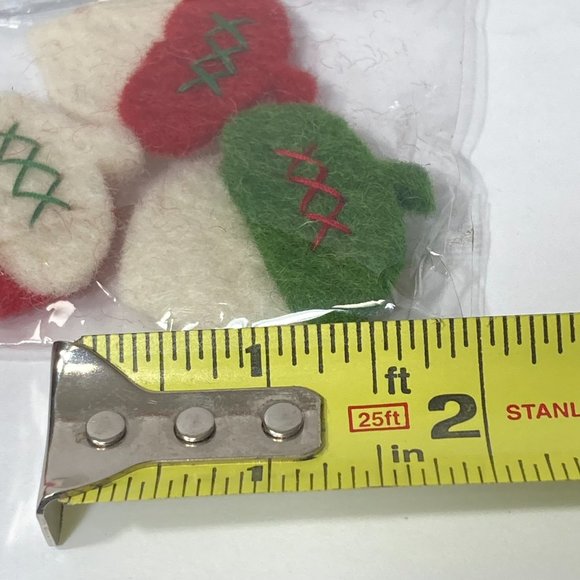 Christmas Acorns 100% Wool Felt Crafts Applique Embellishments Needle Felting - Picture 5 of 13